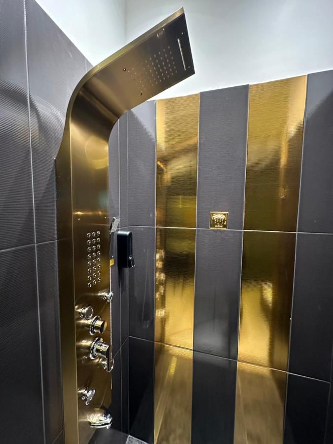 Darkhouse Versace Gold Lodž Exteriér fotografie